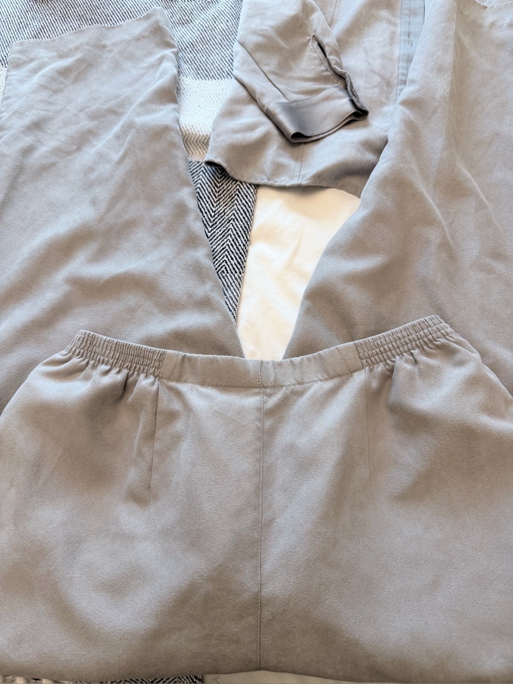 Wide-Leg Button-Front Set in Taupe - Picture 10 of 12